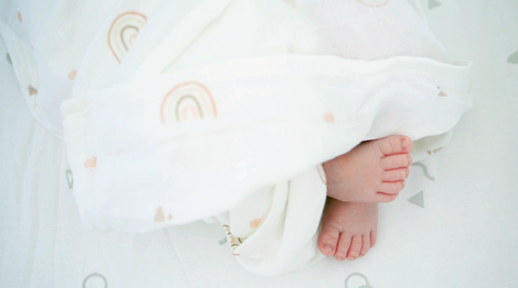 What should babies wear to bed?