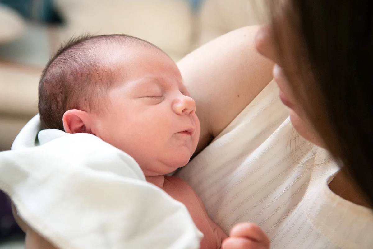 Exclusive Pumping: Benefits, Schedules, and How to Wean From