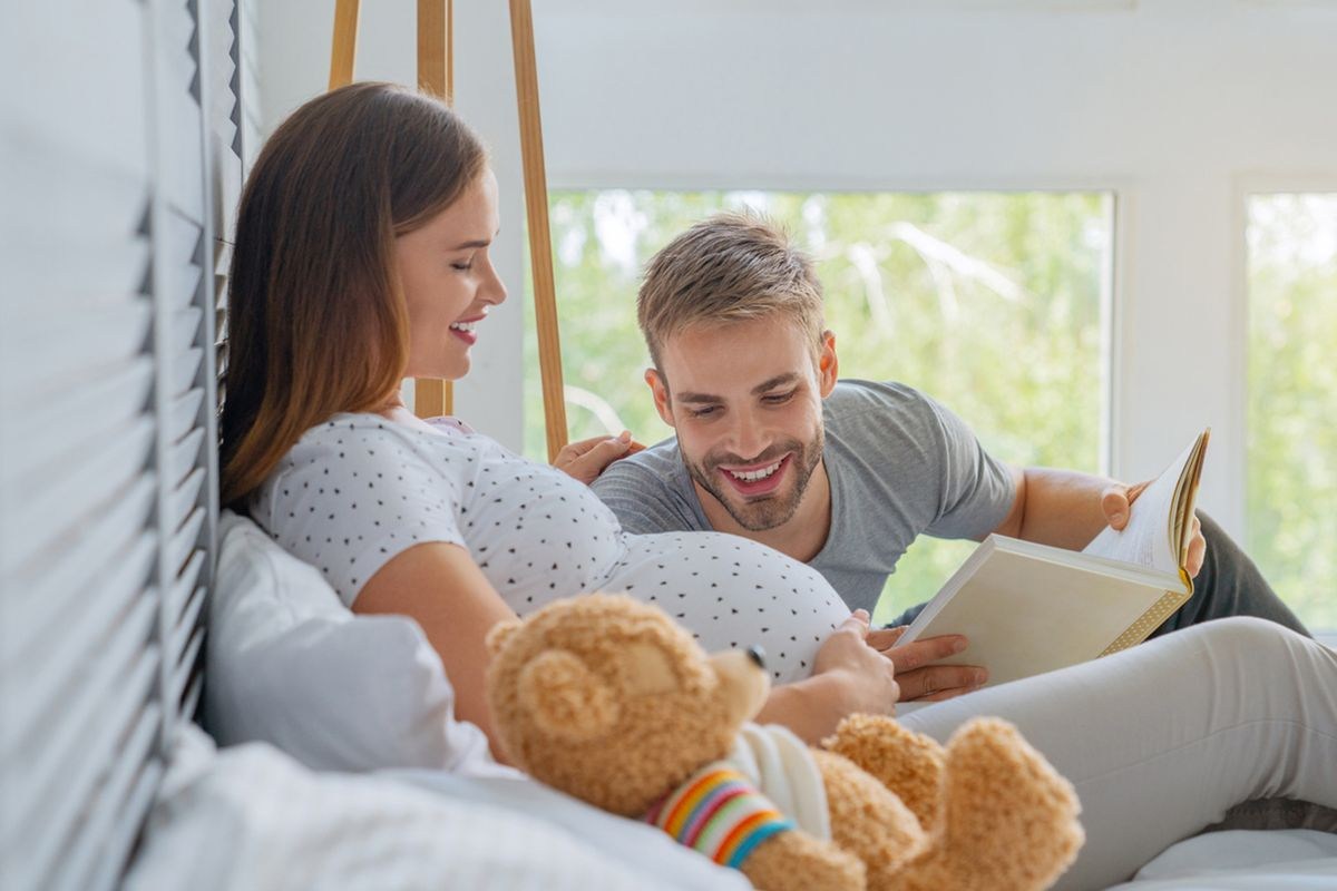 Breastfeeding or Bottle Feeding During Pregnancy: How to Decide