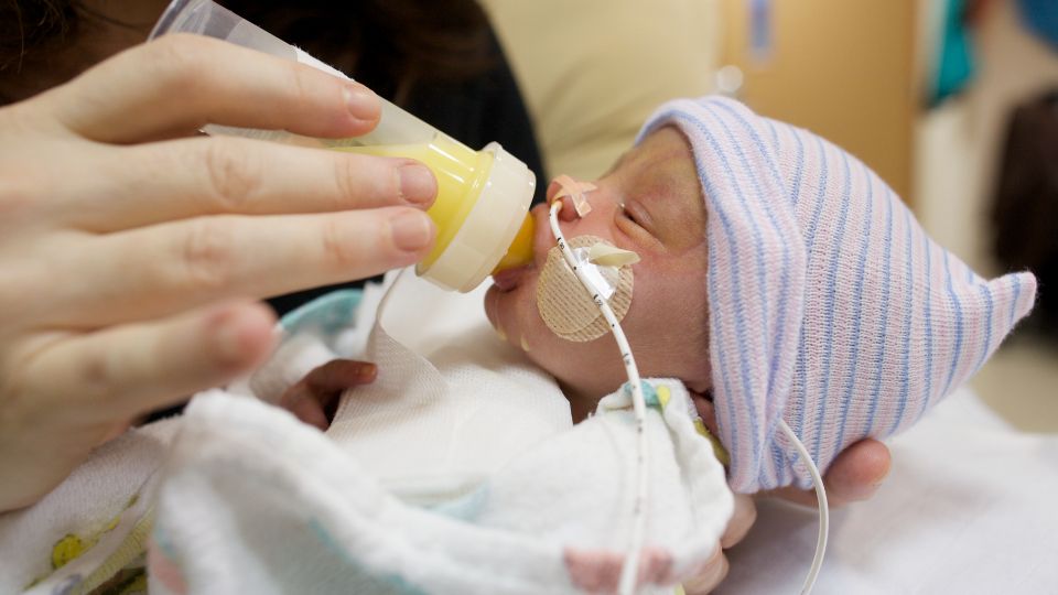 How to Wake Up Newborn to Feed?